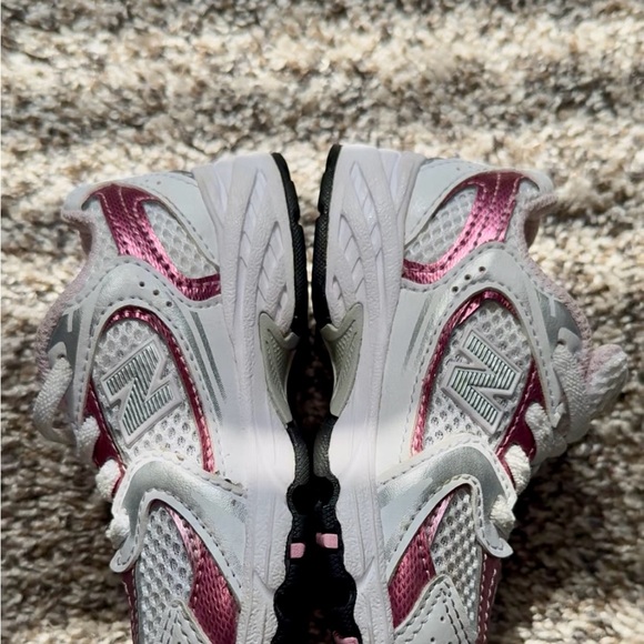 New Balance Kids' Sneakers in White and Pink - Picture 5 of 5